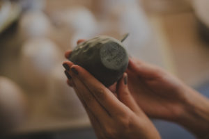 Projekt Pracownie_wywiad_August Design Studio_ceramika_fot_Radek Zawadzki