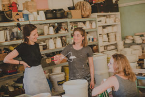 Projekt Pracownie_wywiad_August Design Studio_ceramika_fot_Radek Zawadzki