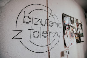 Projekt Pracownie_wywiad_Biżuteria z talerzy_fot_Radek Zawadzki