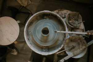 Projekt Pracownie_wywiad_Mleko Living_ceramika_fot_Robert Liwacki