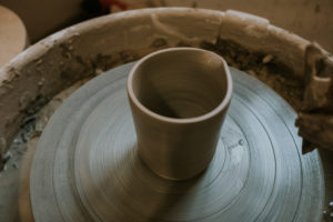 Projekt Pracownie_wywiad_Mleko Living_ceramika_fot_Robert Liwacki