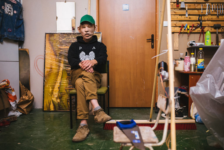 Projekt Pracownie_wywiad_Tomasz Mróz_artysta_performer_fot_Radek Zawadzki