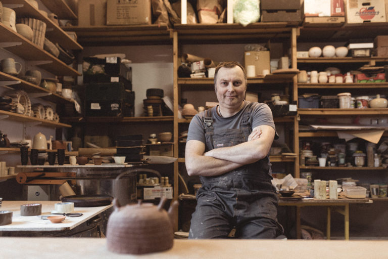 Projekt Pracownie_wywiad_Andrzej Bero_ceramika herbaciana_fot_Natalia Miedziak-Skonieczna