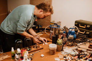 Projekt Pracownie_Poznańscy Rzemieślnicy_Sir B. Fancy Buttons_Radek Zawadzki