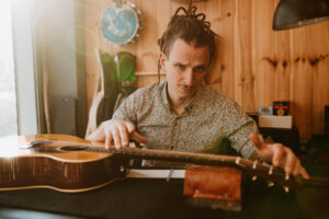 Projekt Pracownie_Pracownia Gitar_wywiad_Małgorzata Herman_fot_Radek Zawadzki