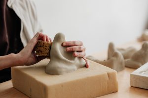Projekt Pracownie_Gabi Strama_ceramika_wywiad_Małgorzata Herman_fot_Karolina Lewandowska